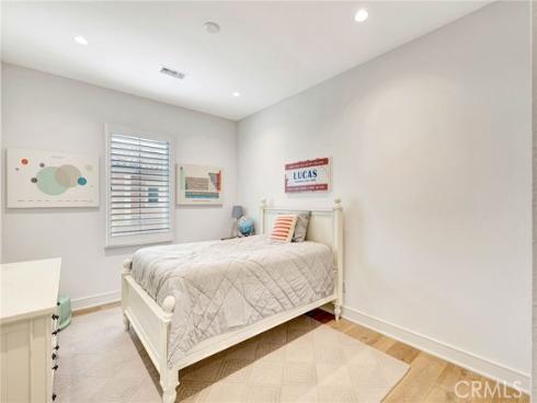 100  Della  , Irvine, CA