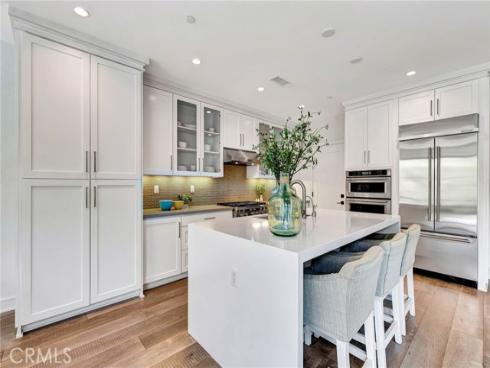 100  Della  , Irvine, CA