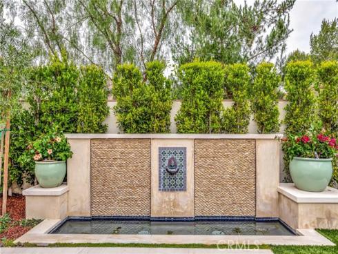 100  Della  , Irvine, CA