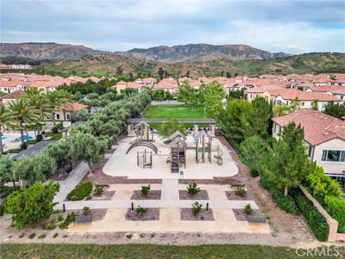 100  Della  , Irvine, CA