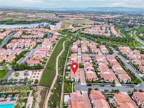 100  Della  , Irvine, CA