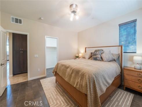 81  Waldorf  , Irvine, CA