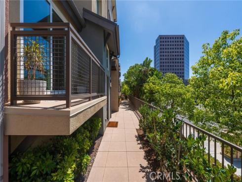 81  Waldorf  , Irvine, CA