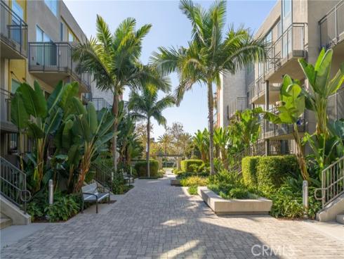 81  Waldorf  , Irvine, CA