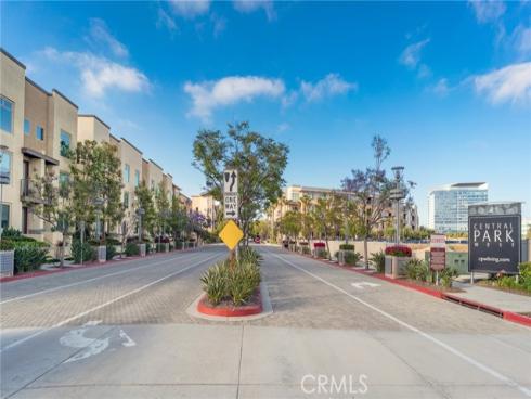 81  Waldorf  , Irvine, CA