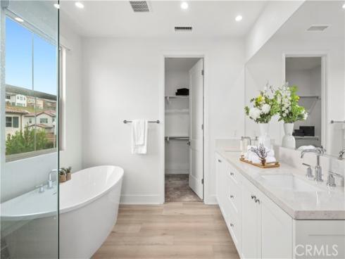 122  Glydon  , Irvine, CA