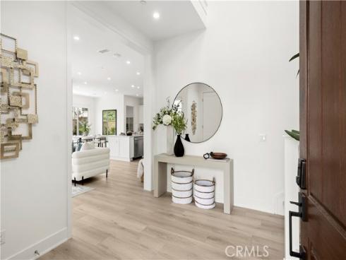 122  Glydon  , Irvine, CA