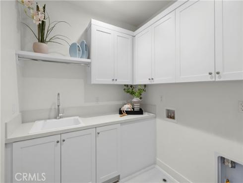 122  Glydon  , Irvine, CA