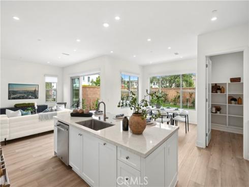 122  Glydon  , Irvine, CA