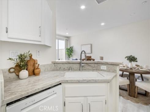 2405  Crescent Oak  , Irvine, CA