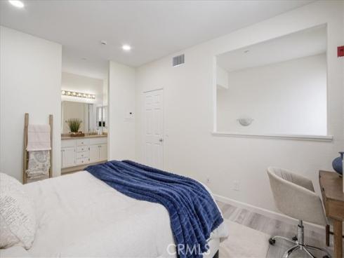 2405  Crescent Oak  , Irvine, CA