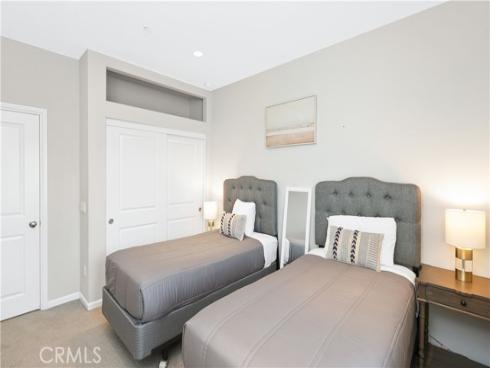 231  Rodeo  , Irvine, CA