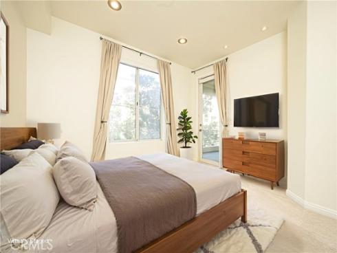 2233  Martin  311 , Irvine, CA