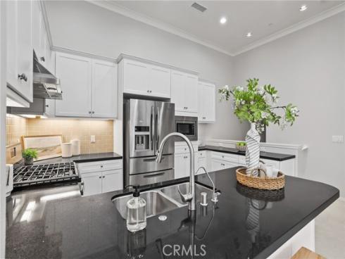 67  Kempton  , Irvine, CA