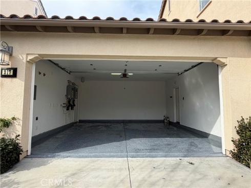 217  Compass  , Irvine, CA