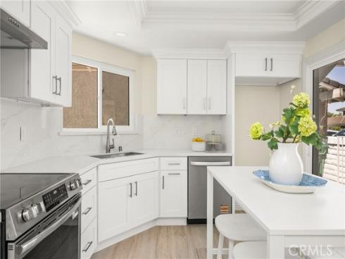 12  Blackswan  , Irvine, CA