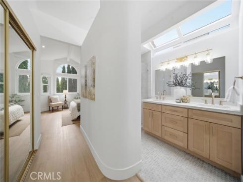 32  Comiso  , Irvine, CA