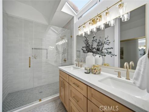 32  Comiso  , Irvine, CA