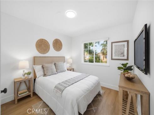 32  Comiso  , Irvine, CA