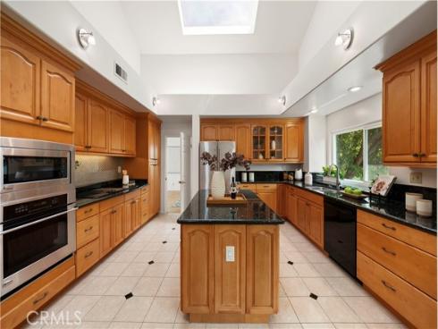 2  Saros  70 , Irvine, CA