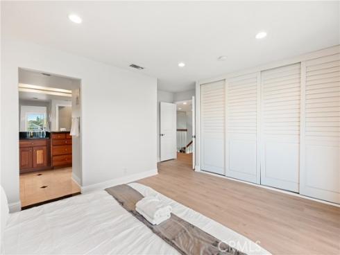 25  Lakeview  60 , Irvine, CA