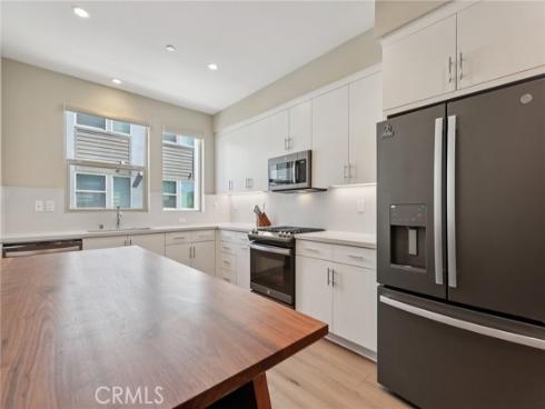 302  Placemark  , Irvine, CA