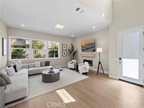 77  Pelican  , Irvine, CA