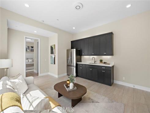 77  Pelican  , Irvine, CA