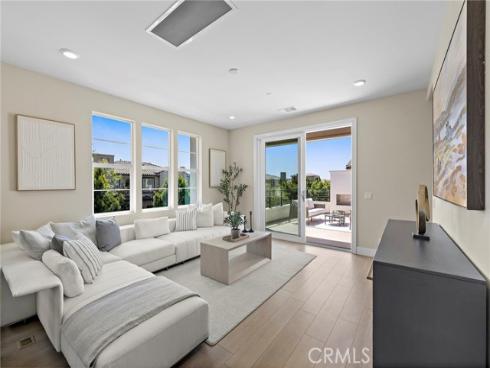 77  Pelican  , Irvine, CA