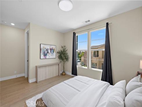 77  Pelican  , Irvine, CA