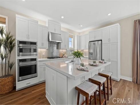 713  Sonia  , Irvine, CA