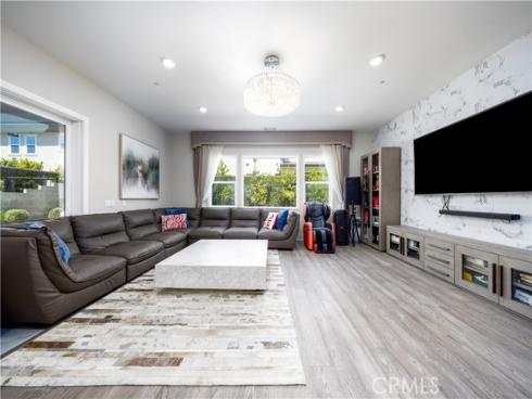 81  Ray  , Irvine, CA