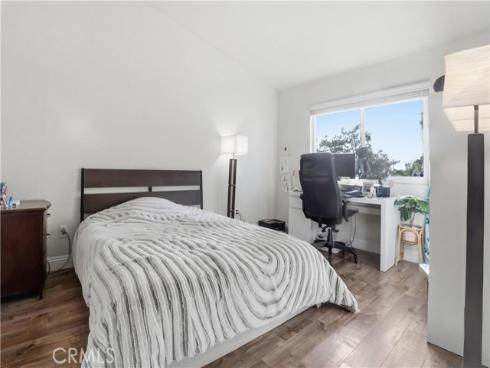 48  Monroe  , Irvine, CA