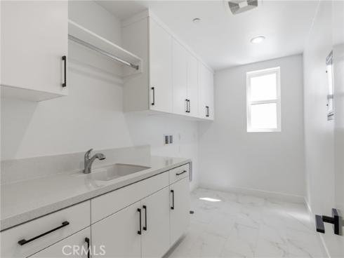 165  Apron  , Irvine, CA