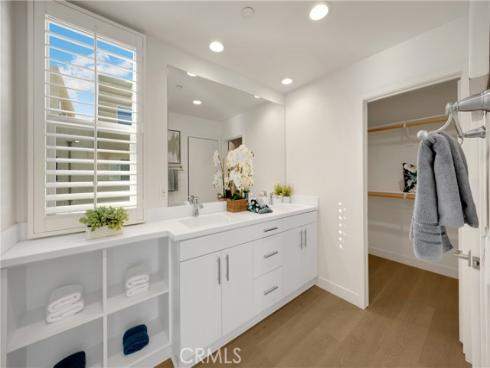 269  Magnet  , Irvine, CA