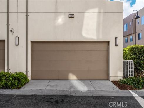 269  Magnet  , Irvine, CA