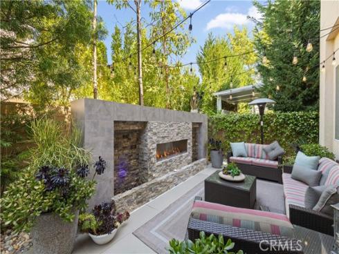 131  Spiral  , Irvine, CA