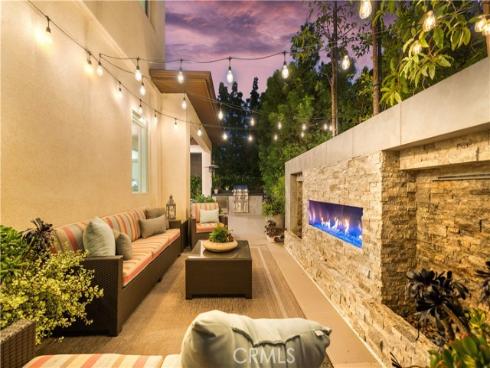 131  Spiral  , Irvine, CA