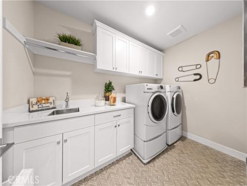 131  Spiral  , Irvine, CA