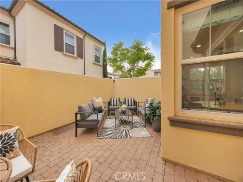 188  Excursion  , Irvine, CA