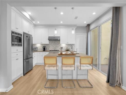 188  Excursion  , Irvine, CA