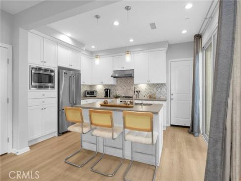 188  Excursion  , Irvine, CA