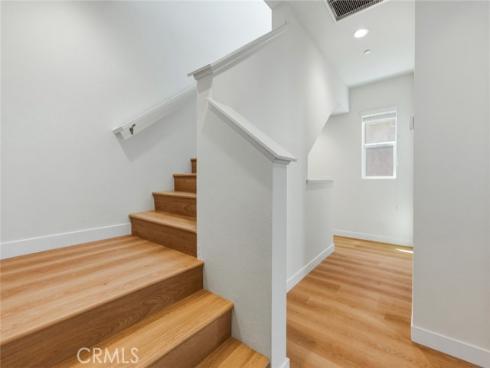 595  Cultivate  , Irvine, CA