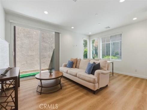 595  Cultivate  , Irvine, CA