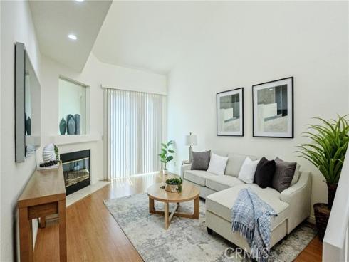 120  Agostino  , Irvine, CA