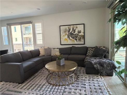 179  Cadence  , Irvine, CA