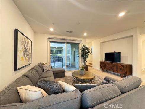 179  Cadence  , Irvine, CA