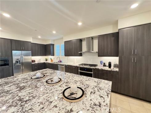 179  Cadence  , Irvine, CA