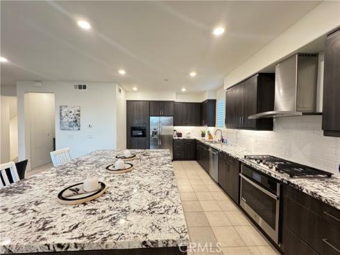 179  Cadence  , Irvine, CA