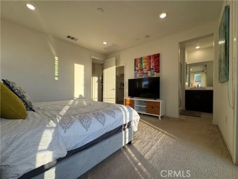 179  Cadence  , Irvine, CA